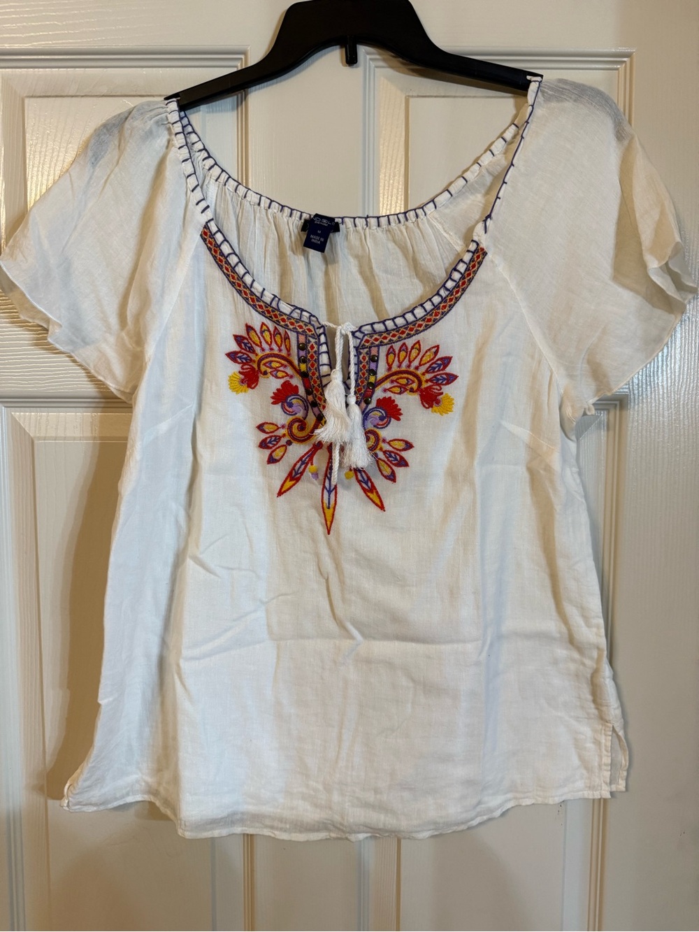 Bandolino White Peasant Tunic with Multicolor Embroidery